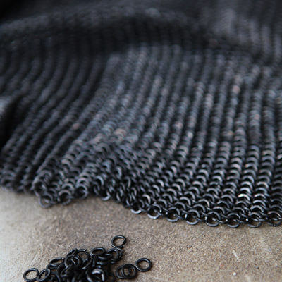 <b>The Black Chainmail</b><br>Chainmail done by hand for a private project. A part of it was used for 'Eldsjäl'.