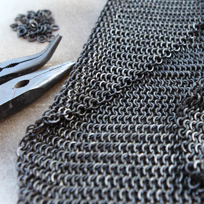 <b>The Black Chainmail</b><br>Chainmail done by hand for a private project. A part of it was used for 'Eldsjäl'.